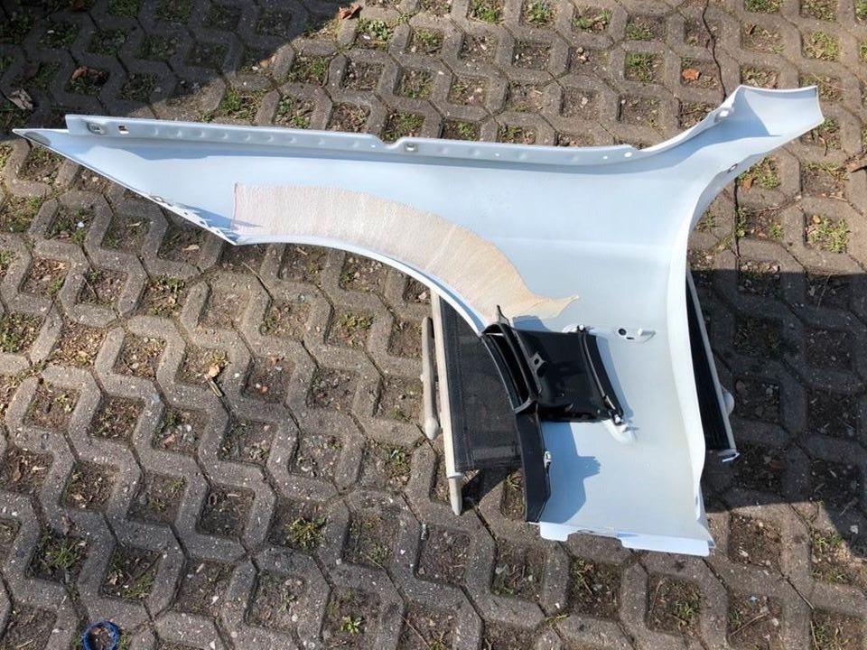 BMW F32 – højre forskærm i hvid med bule, uden Air Breather og emblem – foto 3