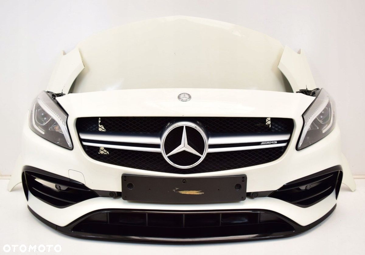 Mercedes-Benz A-Klasse W176 A45 AMG facelift – frontsæt med LED-lygter