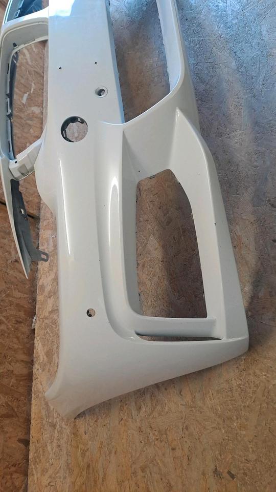 BMW F32 / F33 / F36 – hvid M-frontkofangerskal med ekstra borehuller