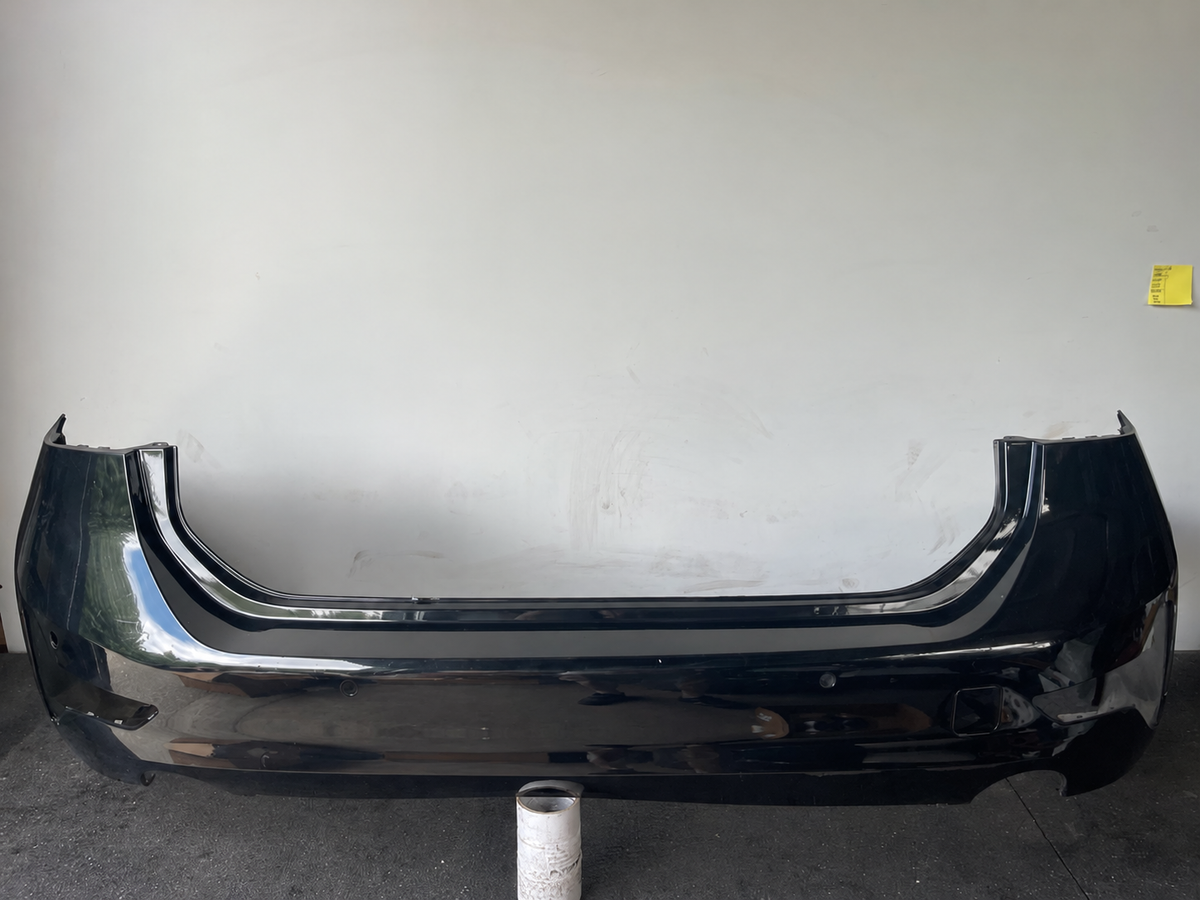 BMW G21 Touring før LCI – sort bagkofangerskal 7428002 med ridser