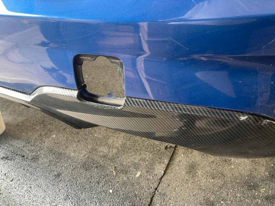 BMW G21 Touring før LCI – blå M-Sport bagkofangerskal 8073576 med carbonlook-indsats – foto 4
