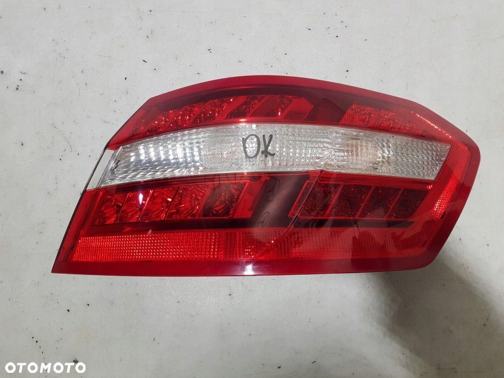 Mercedes E-Klasse W212 sedan – højre ydre LED-baglygte