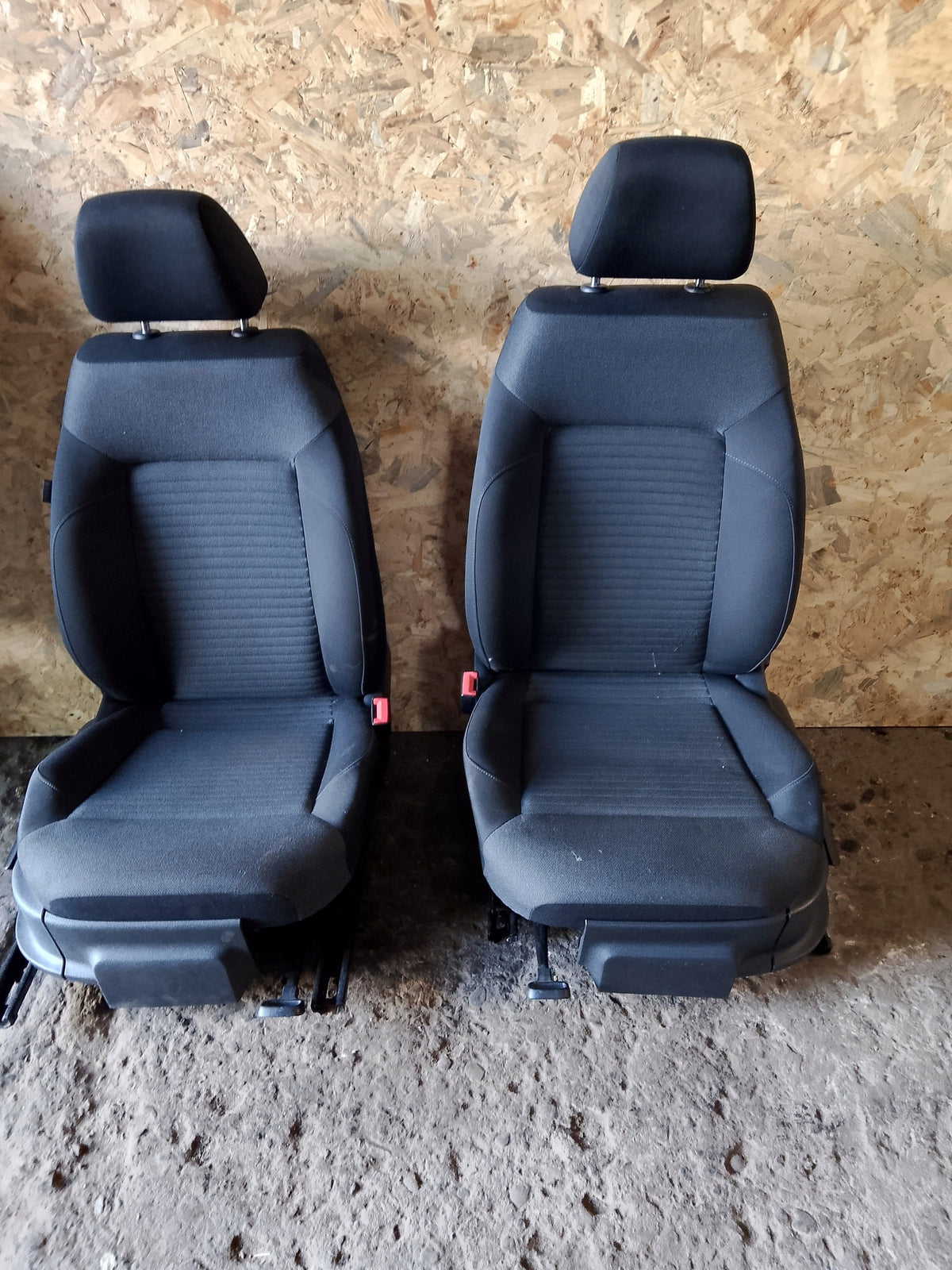 Originalfoto af den konkrete brugte del – VW Polo 6R forsæder – brugt