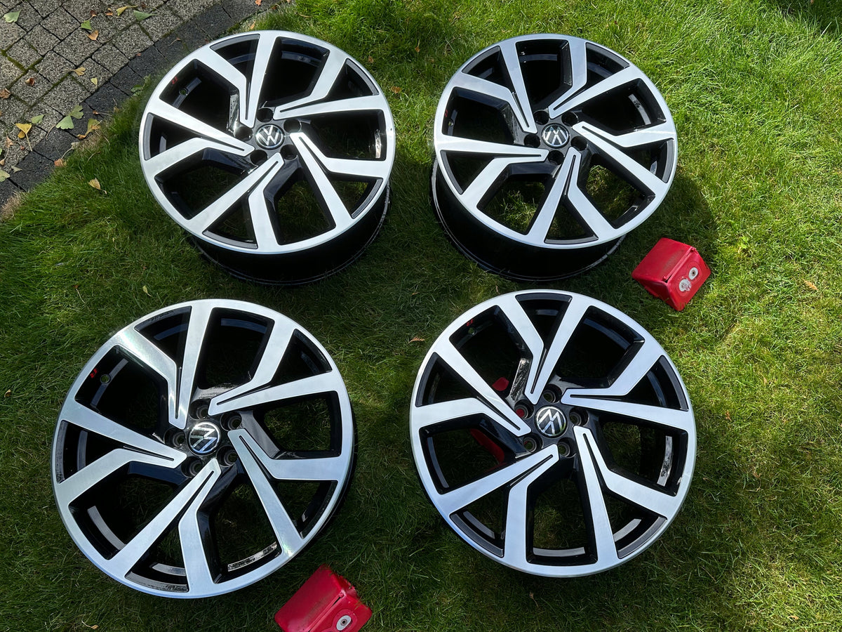 Originalfoto 3 – VW Polo VI Brescia 18" fælge, sort med poleret front