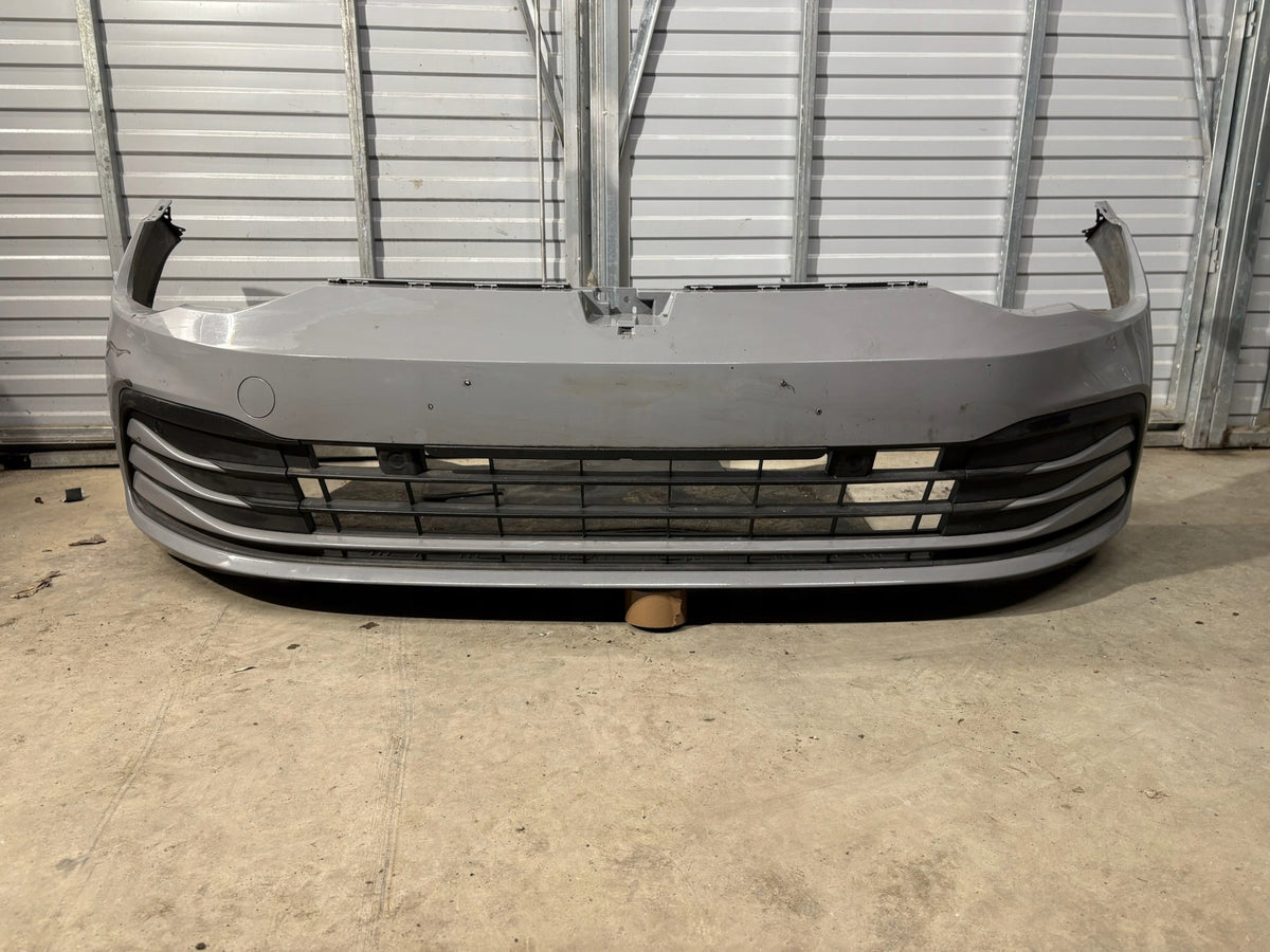 VW Golf 8 standard forkofanger med gitre – LA7C, brugt – originalt leverandørfoto af den konkrete brugte del