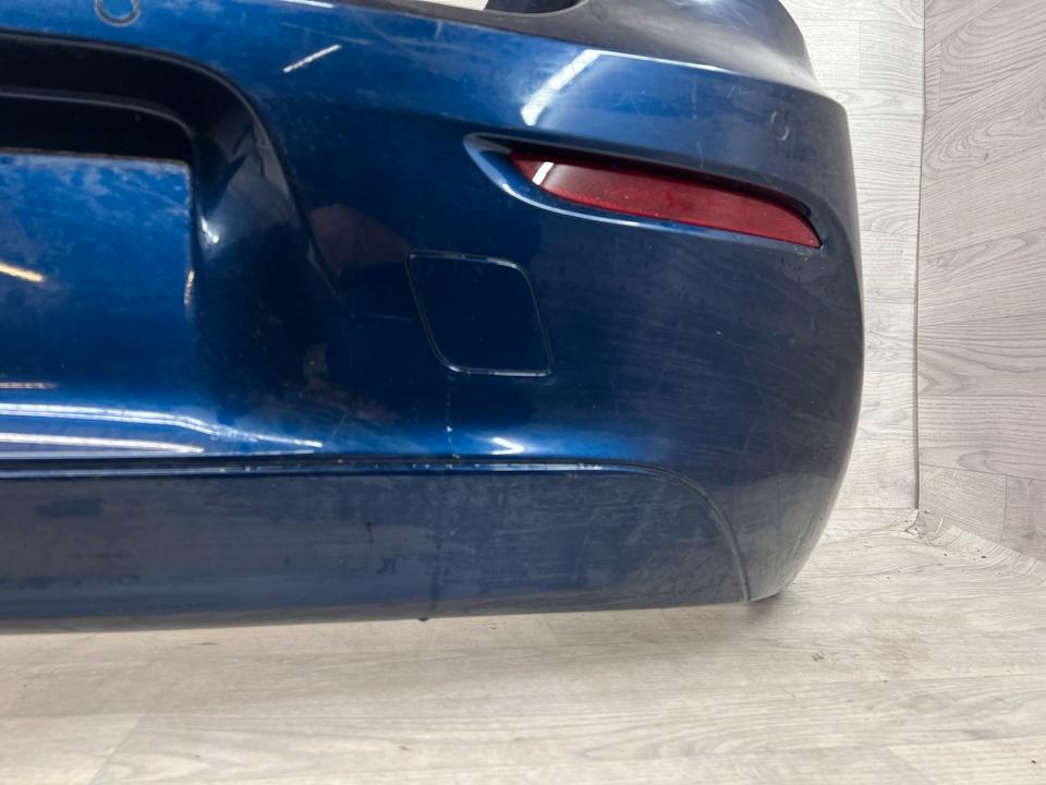 BMW F20 LCI – blå standardbagkofanger med reflekser og 4 PDC-positioner – konkret del, foto 3