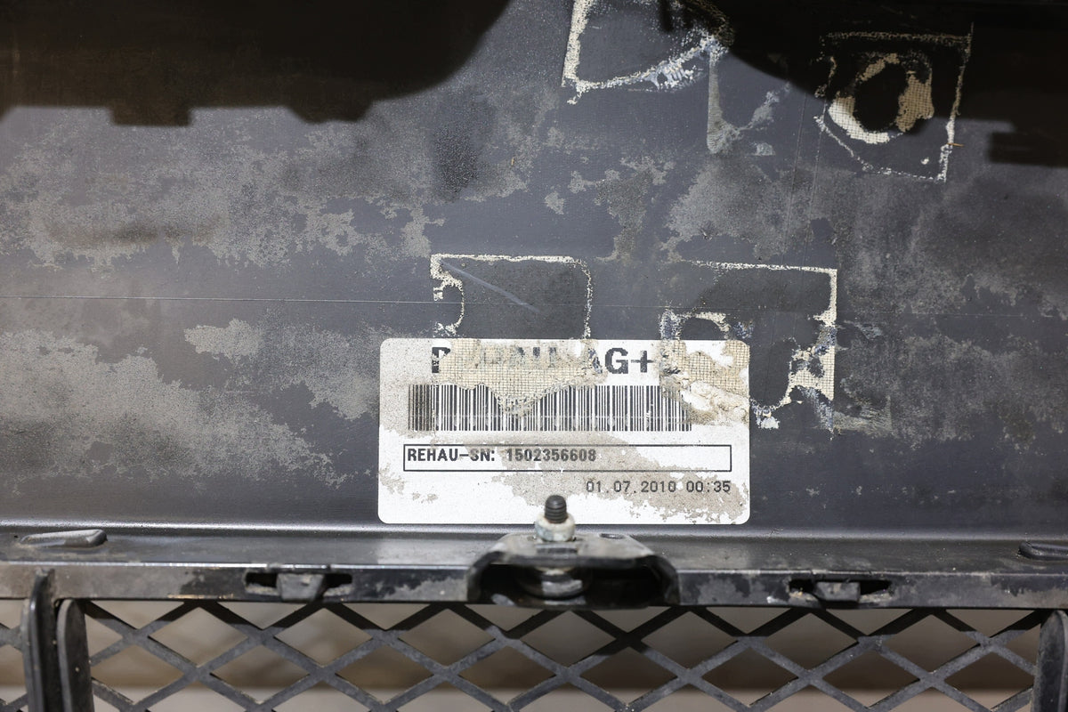 BMW F10/F11 forkofanger 2010–2013 – 475, med gitre og tågelygter, til lakering – originalfoto 5