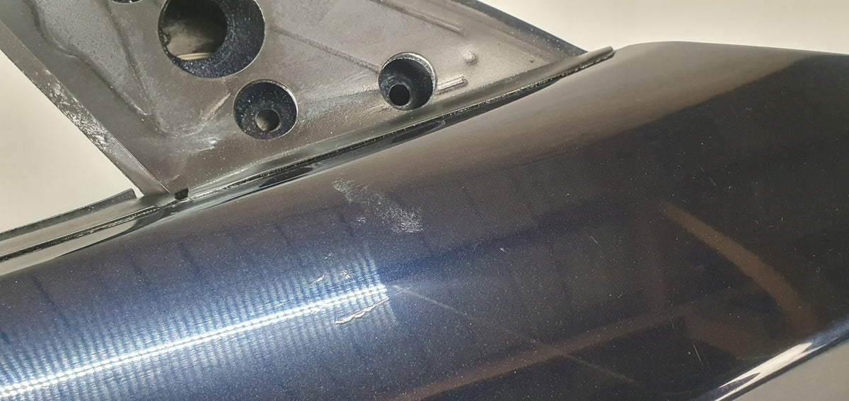 Ridser under spejlfæste på BMW E85 højre dør