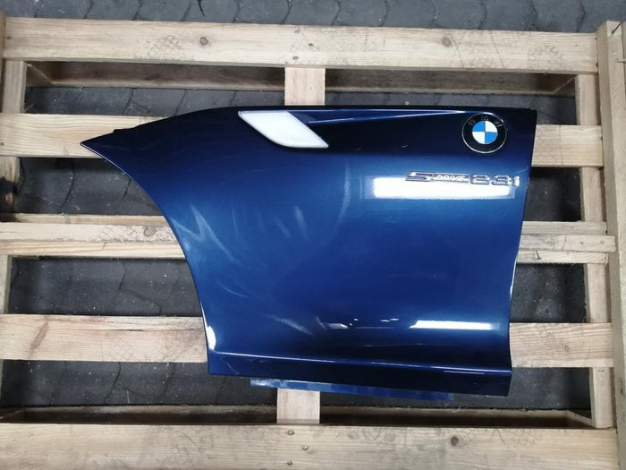 BMW Z4 E89 – venstre forskærm i Tiefseeblau A76 med blinklys og emblemer
