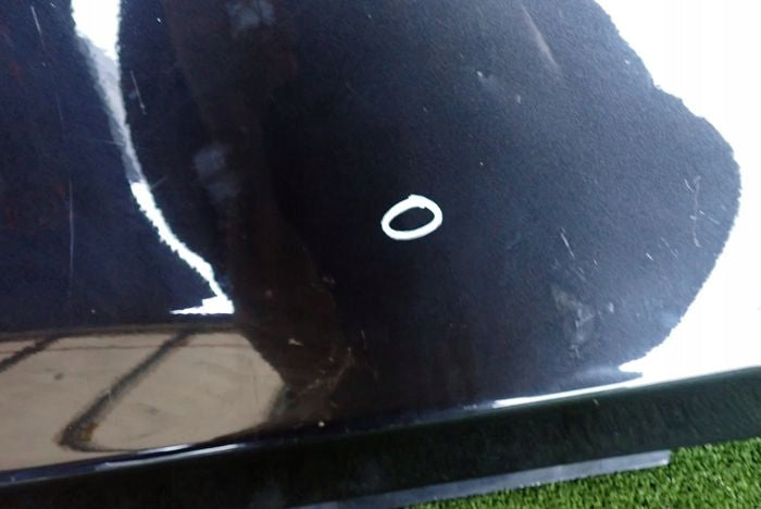 BMW Z4 E89 – højre forskærm, med skade og til lakering – detalje af stand