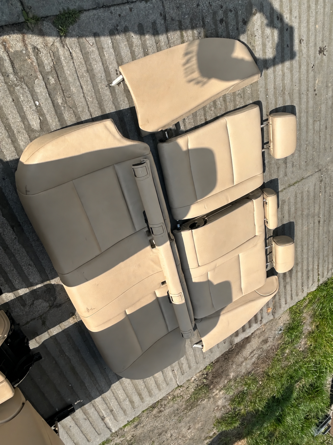 BMW F10 Sedan – beige Komfort-læderinteriør med dørbeklædninger – brugt, til komplettering – originalfoto 7, vandmærke fjernet; mangler og slid bevaret