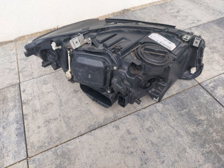 BMW F10/F11 LCI venstre bi-xenon Dynamic-forlygte – EU, 7343907-08 uden moduler – originalfoto 5; brugsspor og manglende moduler bevaret