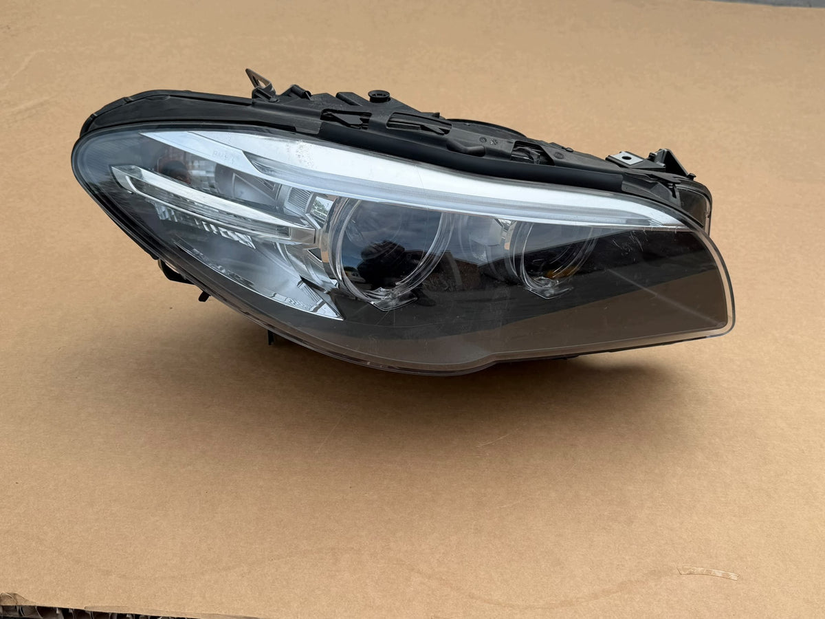 BMW F10/F11 LCI højre bi-xenon-forlygte – EU, ikke-adaptiv, 7317132-10 med moduler