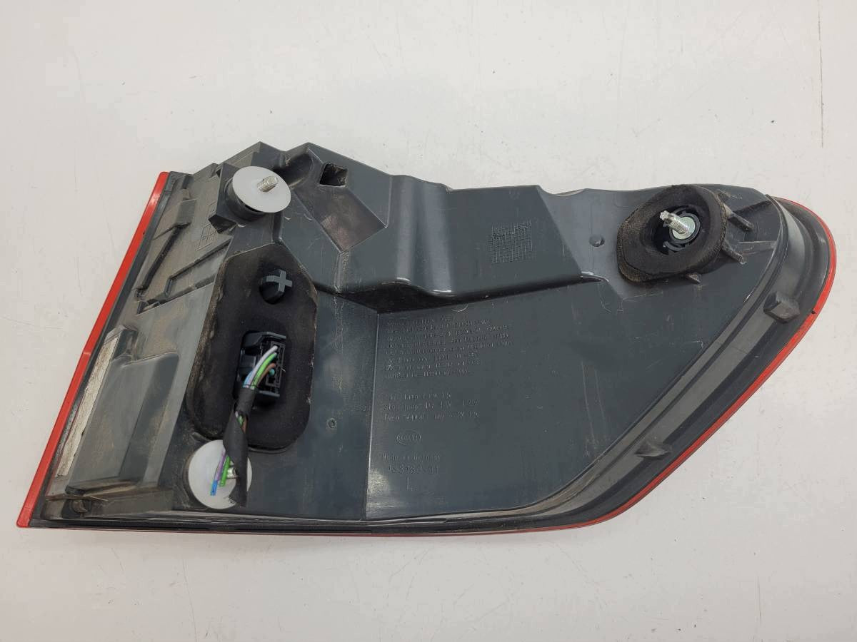 BMW F11 Touring LCI venstre ydre LED-baglygte – EU, med stikrest – originalfoto 8; stand og OEM-mærkning bevaret