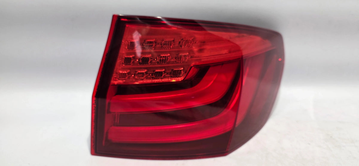 BMW F11 Touring før facelift – højre yderbaglygte LED EU 7203234 – brugt