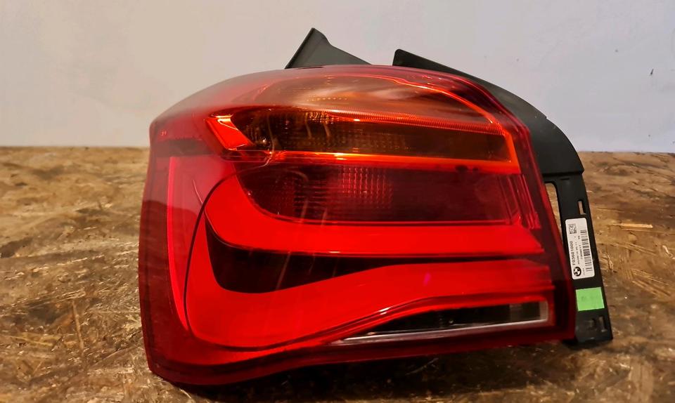 BMW F20/F21 LCI – venstre udvendig baglygte, 7359017-10, med glasmærker