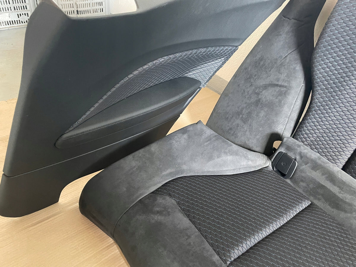BMW F22 M-Sport Alcantara bagsæde og sidepanel – detalje