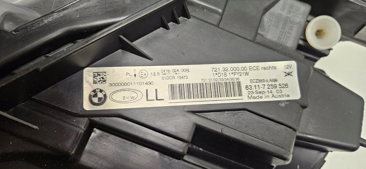 Højre lygtes originale BMW/ZKW-mærkat: 63117259526, 23. september 2014
