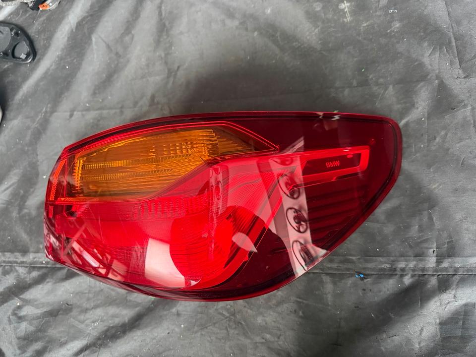 BMW F40 – højre yderbaglygte Low, 63217450642-14 – originalfoto 2
