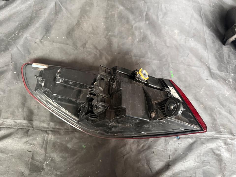 BMW F40 – højre yderbaglygte Low, 63217450642-14 – originalfoto 3