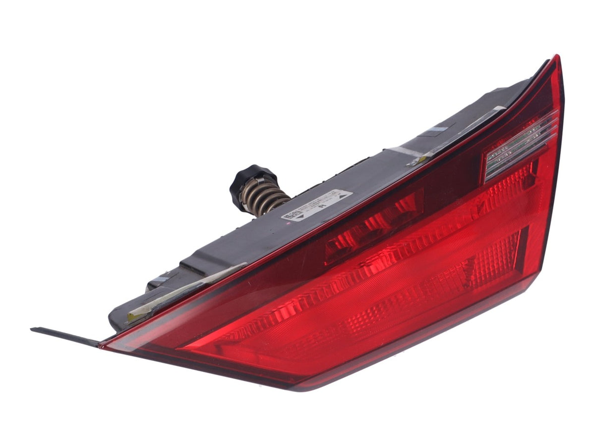 BMW F40 – højre indre baglygte Low med ridser, 63217450650-13