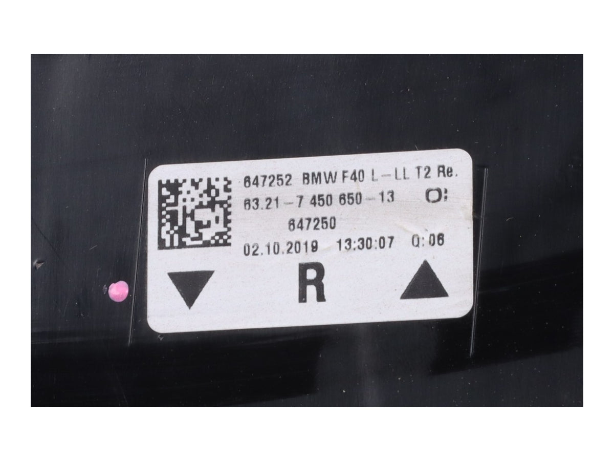 BMW F40 – højre indre baglygte Low med ridser, 63217450650-13 – originalfoto 4