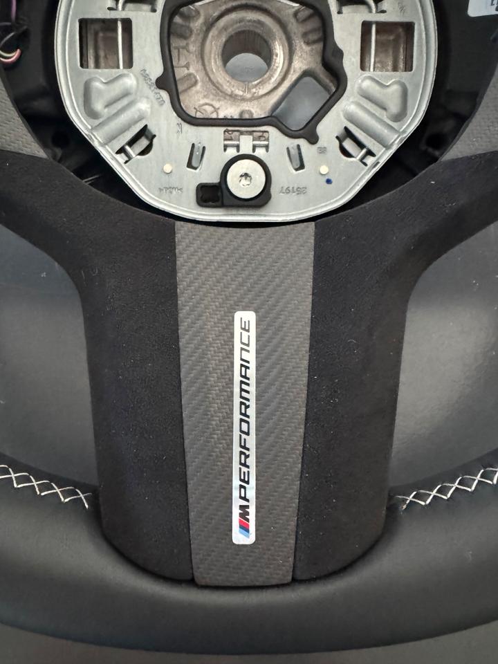 BMW F40 M Performance-rat med multifunktion – uden airbag og skiftepaler – originalfoto 4