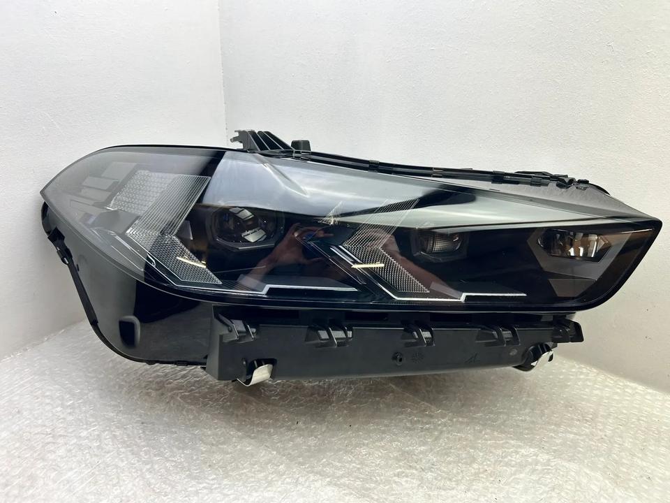 BMW X5 G05 LCI – højre LED-forlygte 5A5D2E4-05, knækket holder