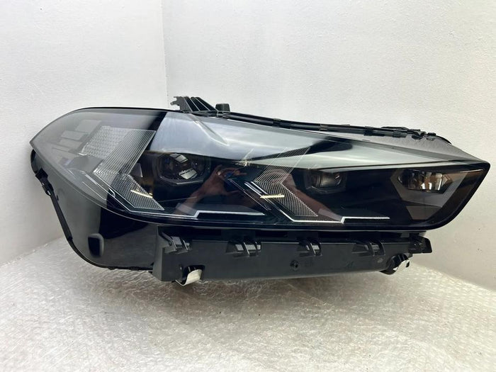 BMW X5 G05 LCI – højre LED-forlygte 5A5D2E4-05, knækket holder