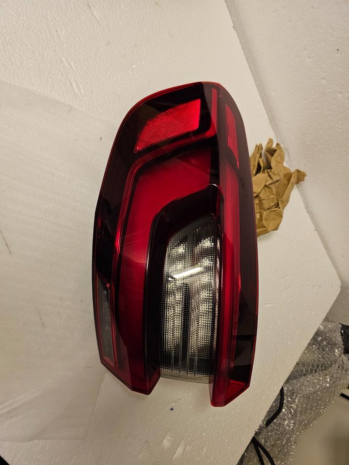 BMW X5 G05 – venstre ydre LED-baglygte 7442259, ECE