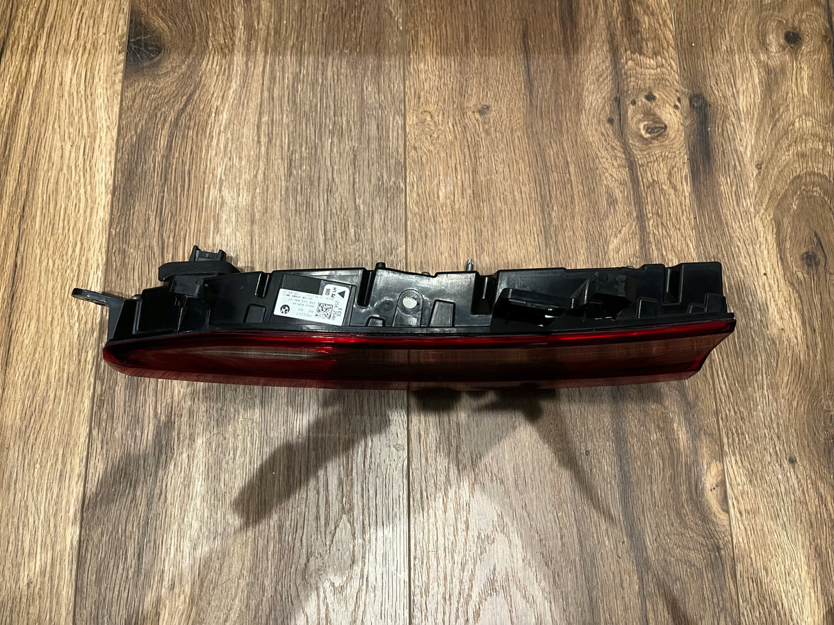 BMW X6 G06 LCI venstre indvendige baglygte – originalfoto 3