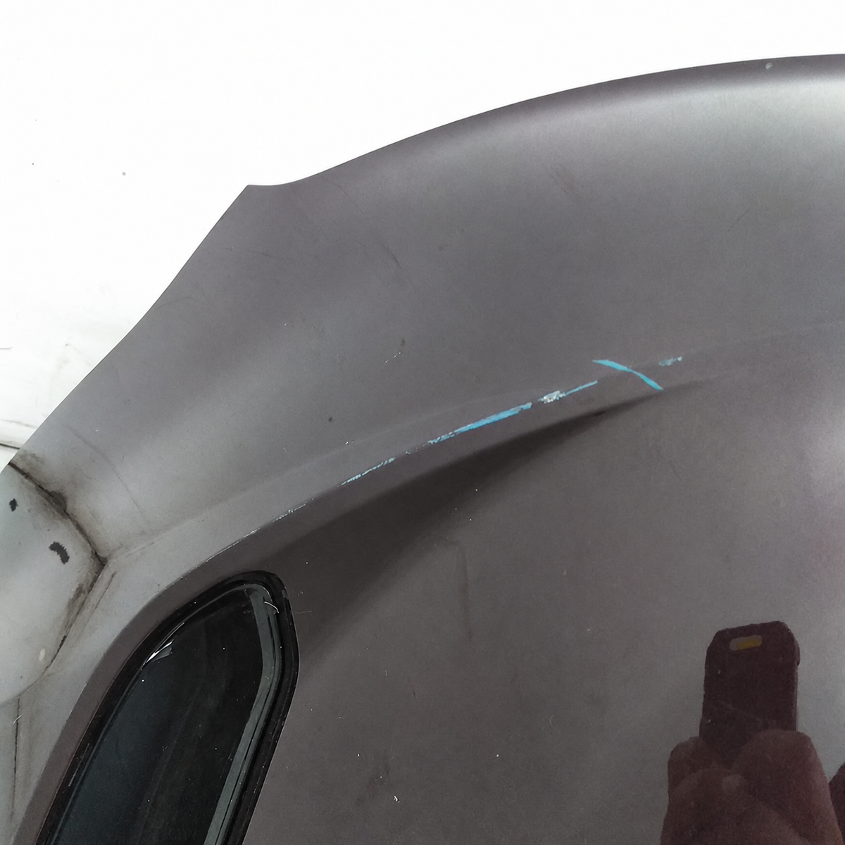 BMW G06 X-Line bagkofanger – detalje med synlige lakskader