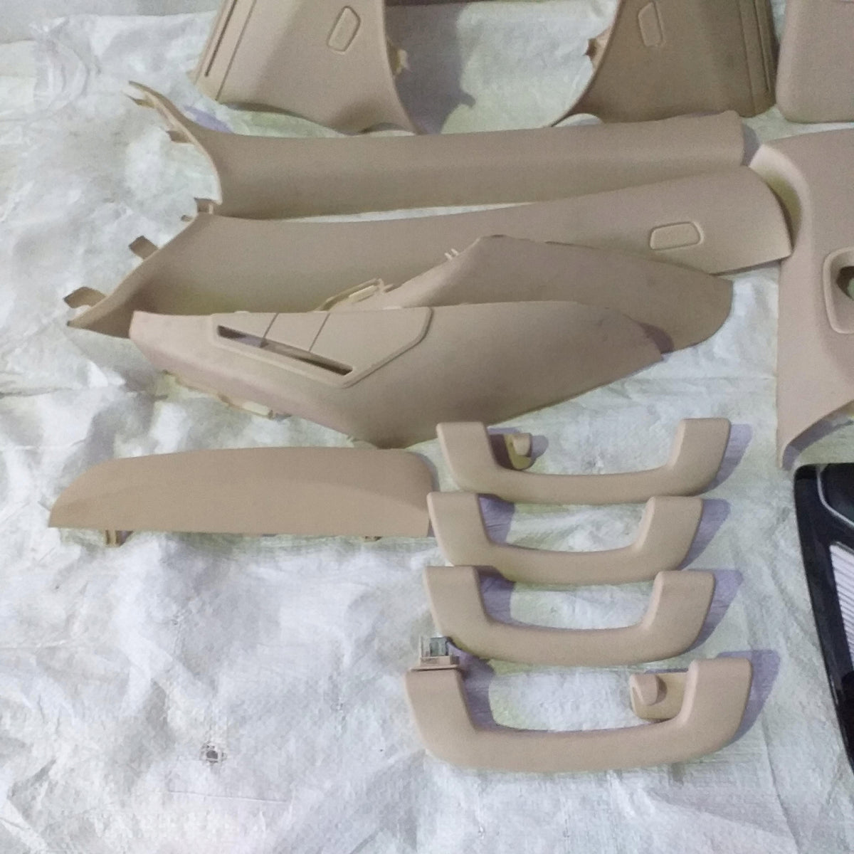 BMW 7-serie G11 – beige loftsæt uden soltag – uden forreste loftlampe – foto 3 af den konkrete vare