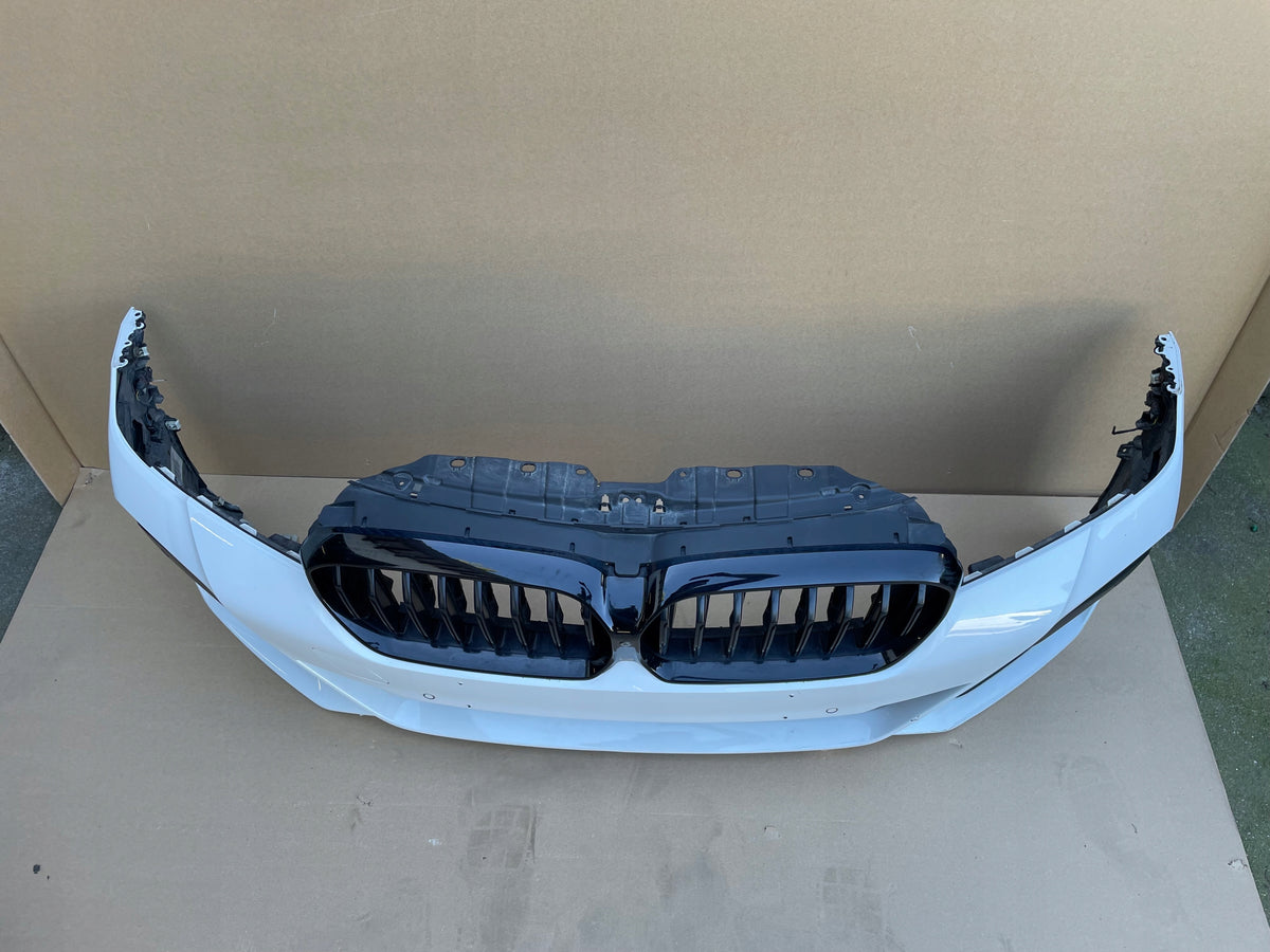 BMW G30/G31 LCI M-Sport forkofanger A300 med kamera – overkant og grill