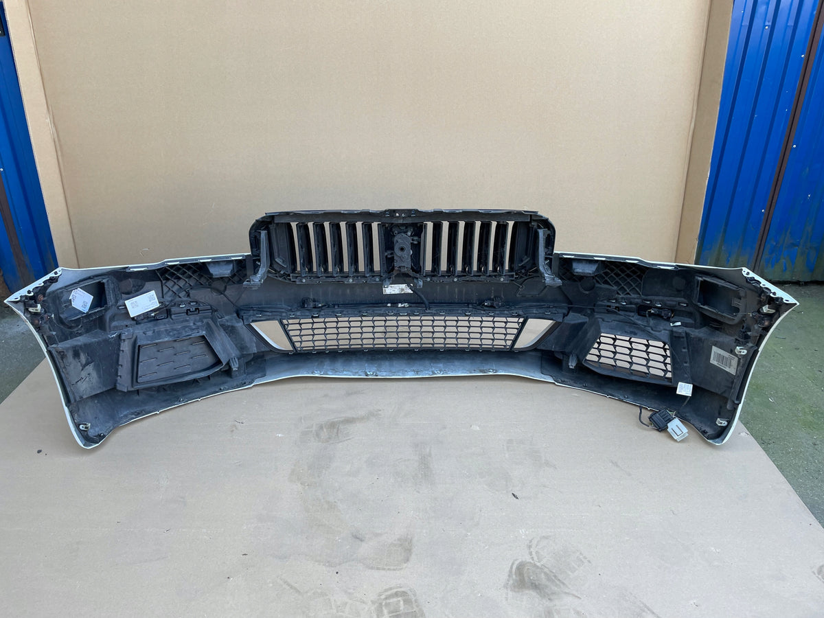 BMW G30/G31 LCI M-Sport forkofanger A300 med kamera – bagside, sensorer og ledninger