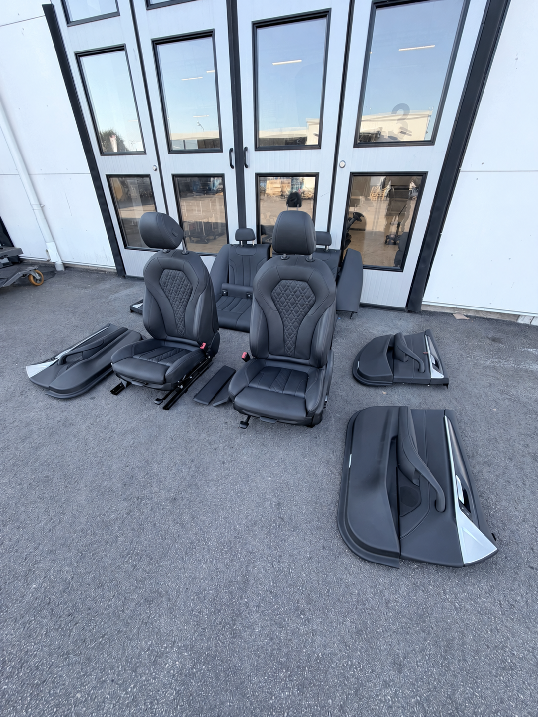 BMW G31 Touring sportsinteriør – mørkt, sædevarme foran og 4 dørbeklædninger