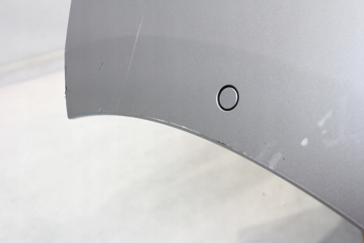 BMW 7-serie G70 – standard forkofanger, C67 Spacesilver, med nyregrill – foto 3
