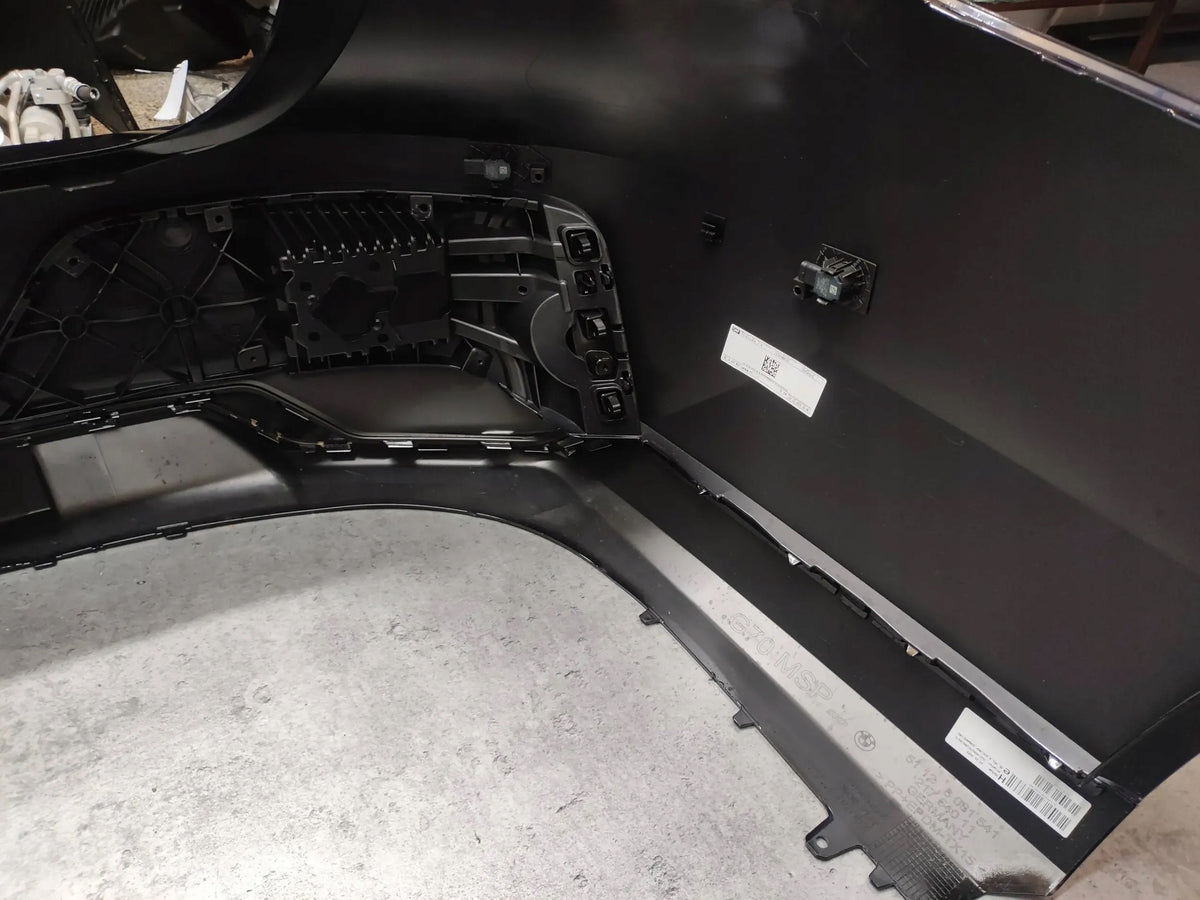 BMW 7-serie G70 – M-Sport bagkofanger, 6 PDC, farvekode 416 – foto 4