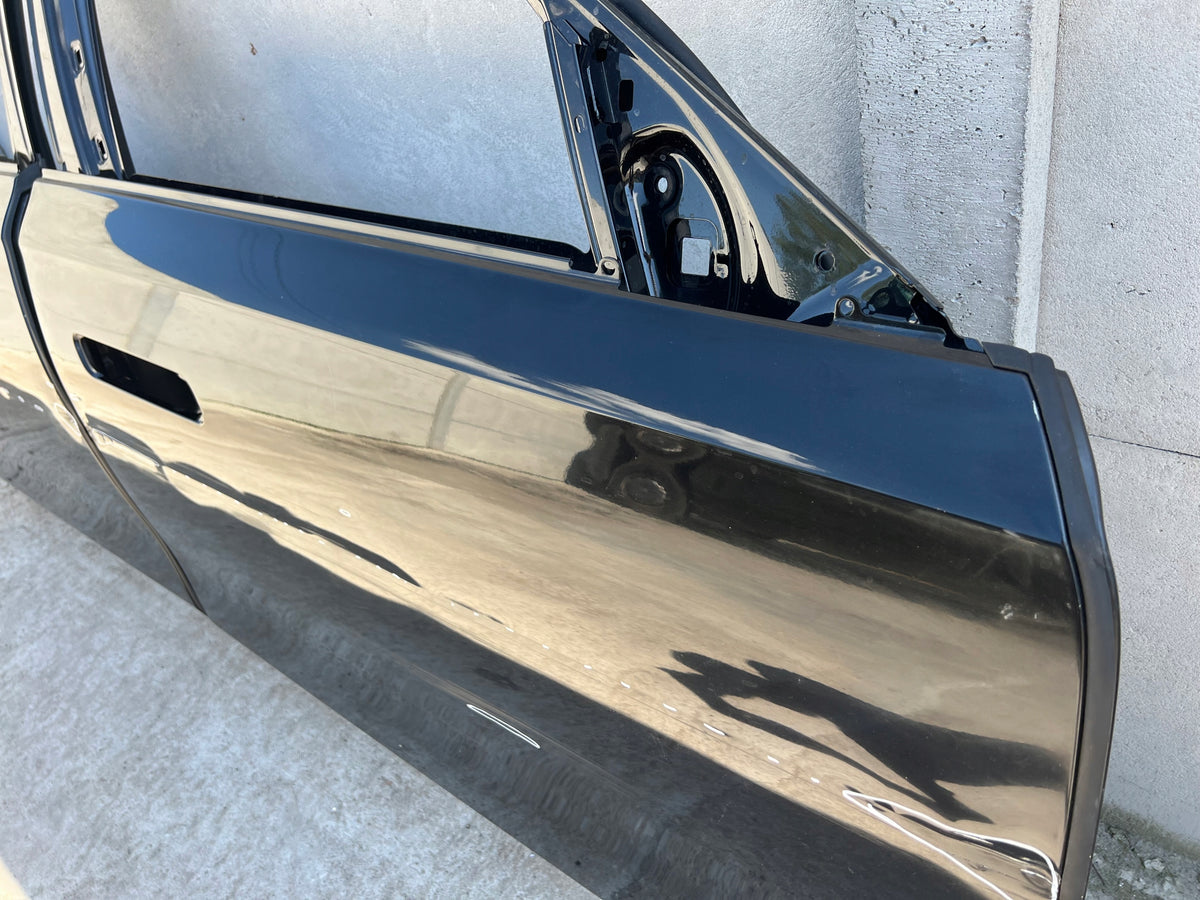 BMW 7-serie G70 – højre fordør, sort – bar dør med markerede skader – foto 2