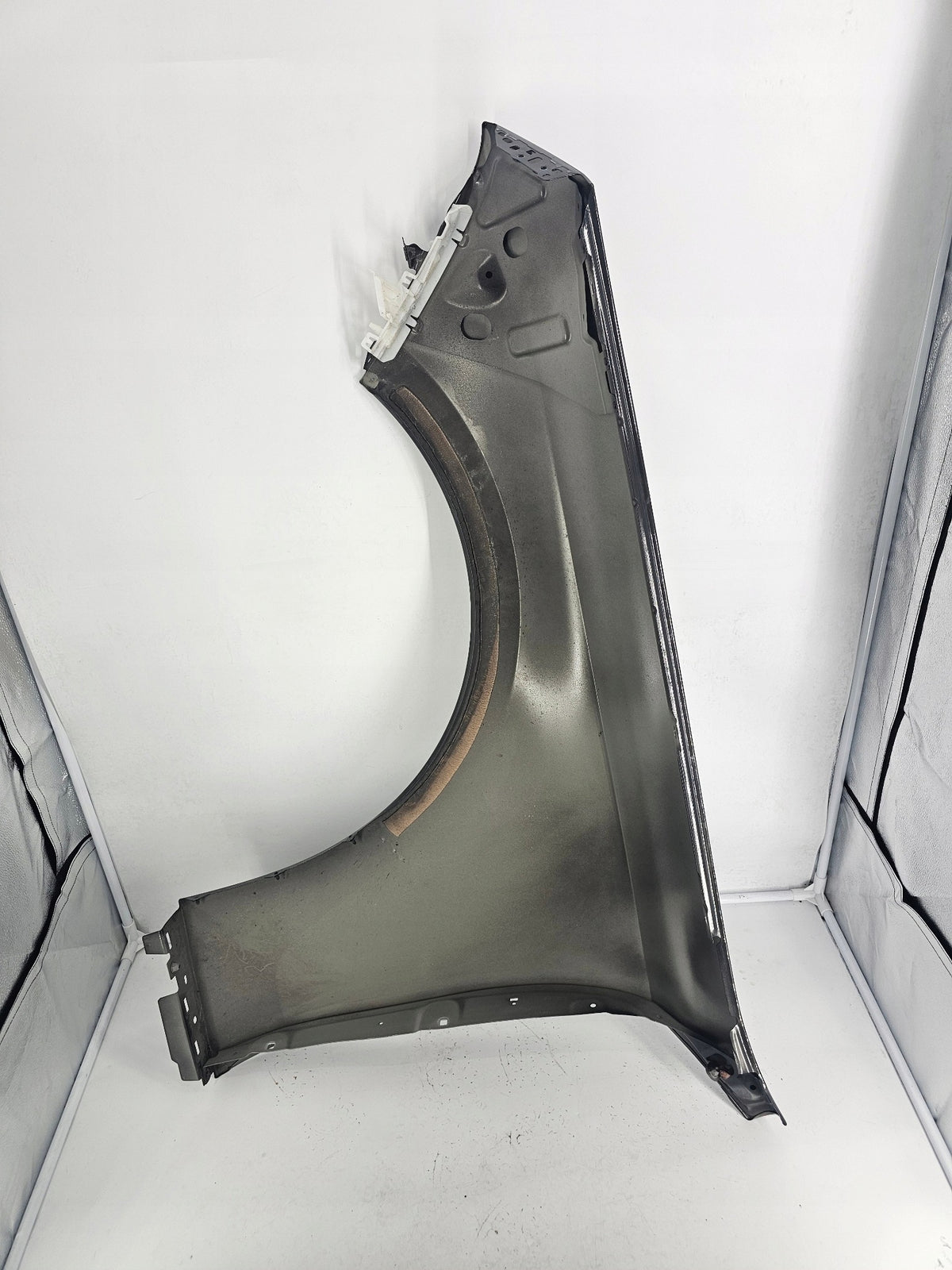 BMW 7-serie G70 – højre forskærm, 41359628642 – med buler – foto 4