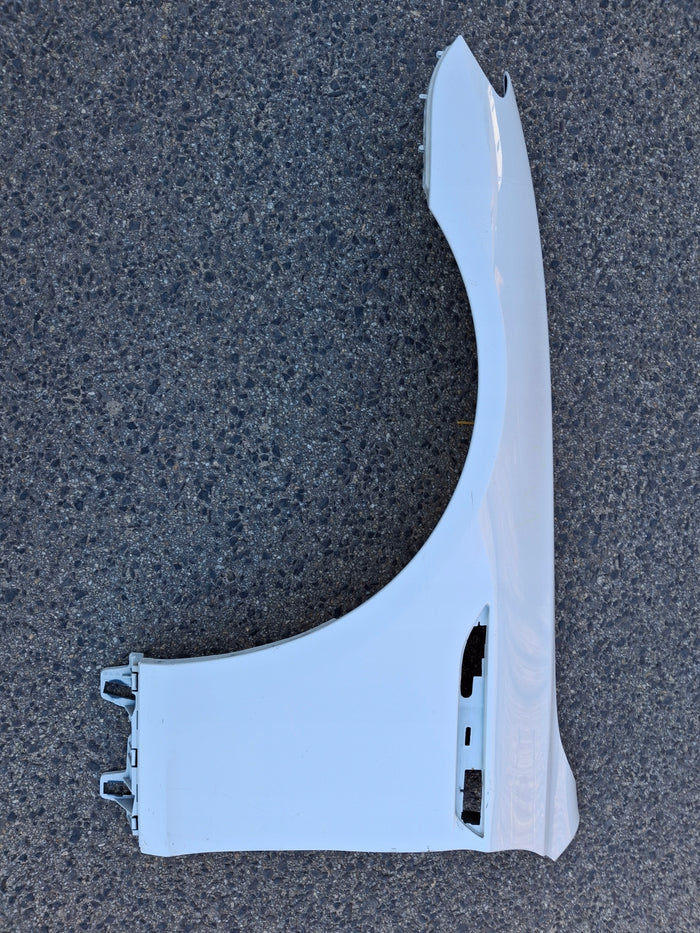 BMW 6-serie F06/F12/F13 – venstre forskærm, hvid – én skærm
