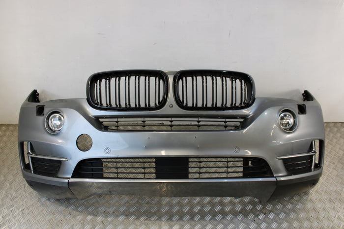 BMW X5 F15 – standard forkofanger med grill og tågelygter – mangler dæksler