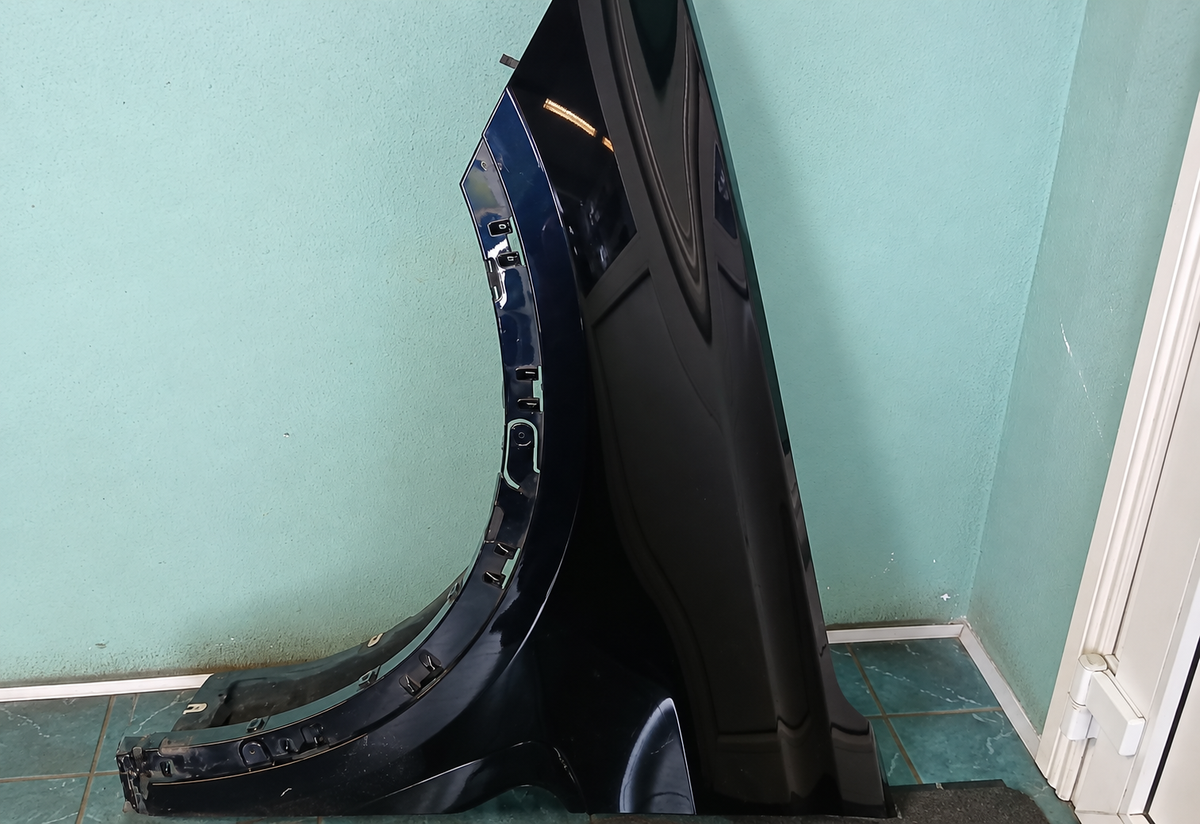 BMW X6 F16 – original venstre forskærm, OE 51657418955