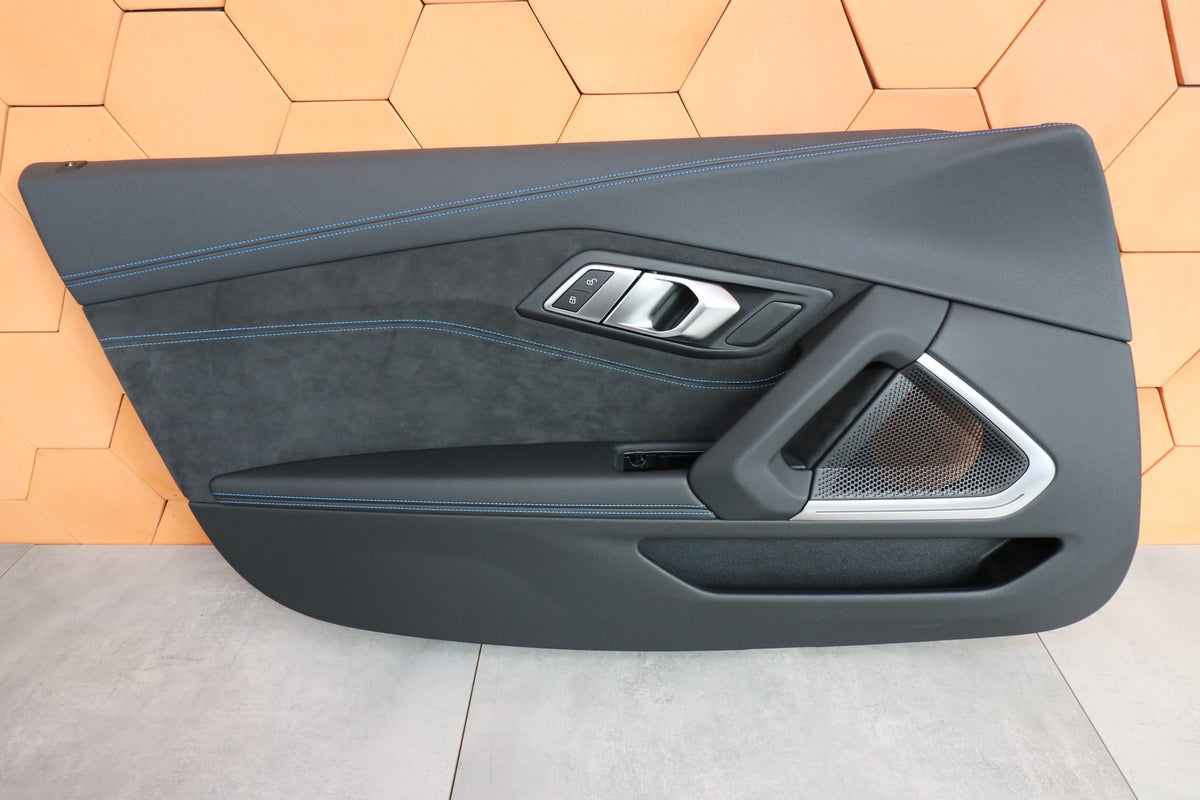 BMW Z4 G29 højre dørbeklædning i sort Vernasca Alcantara med blå syning