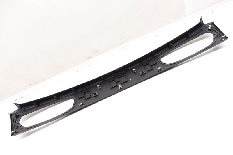 BMW Z4 G29 sort øvre bagvægsbeklædning OE 7456380 – detalje