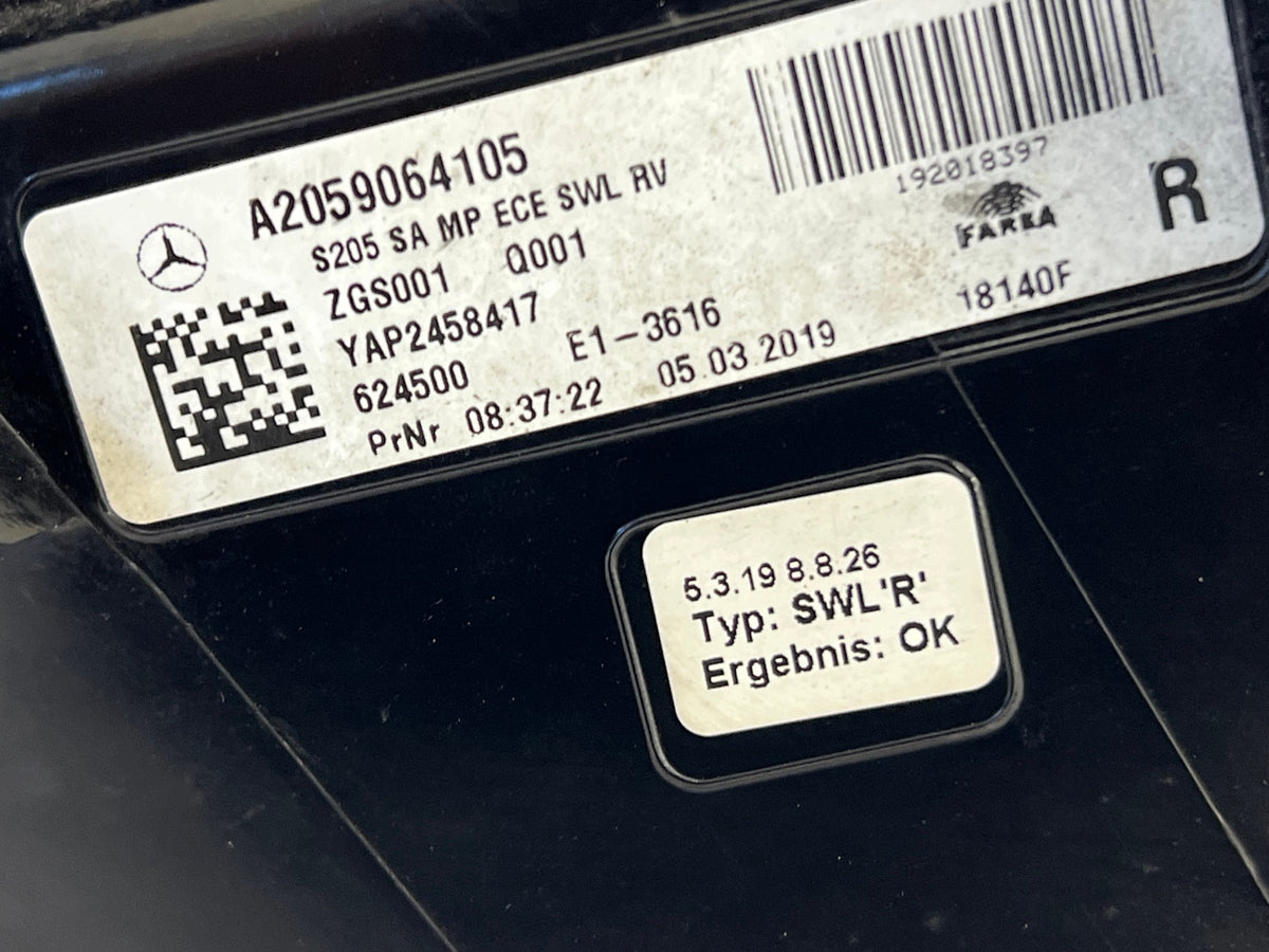 Mercedes-mærkat A2059064105, R, produktionsdato 05.03.2019