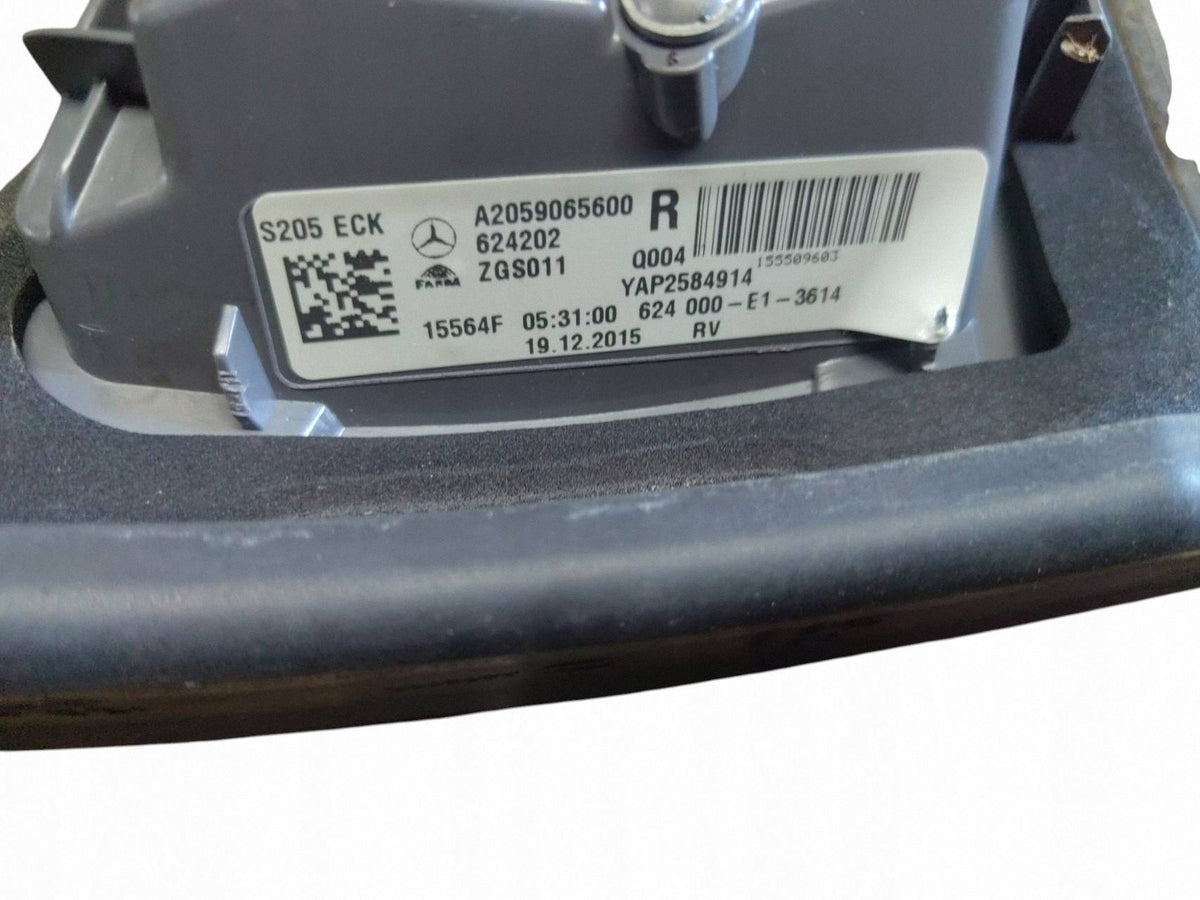 Mercedes-Benz originalmærkat A2059065600 R på S205 baglygte