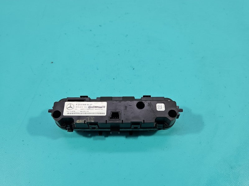 Bagsiden af originalt Mercedes-klimapanel A2139055207 med stik