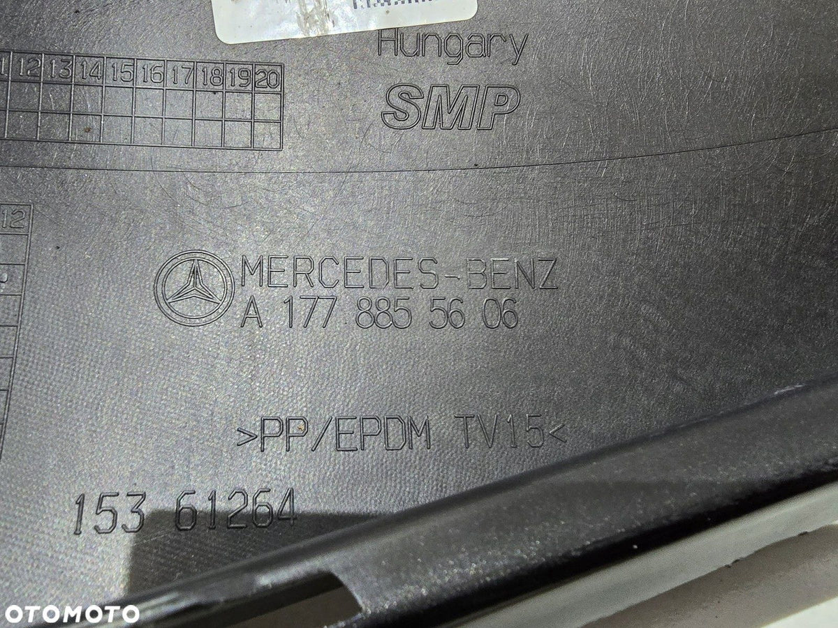 Mercedes-Benz-prægning A1778855606 på den konkrete bagkofangerskal