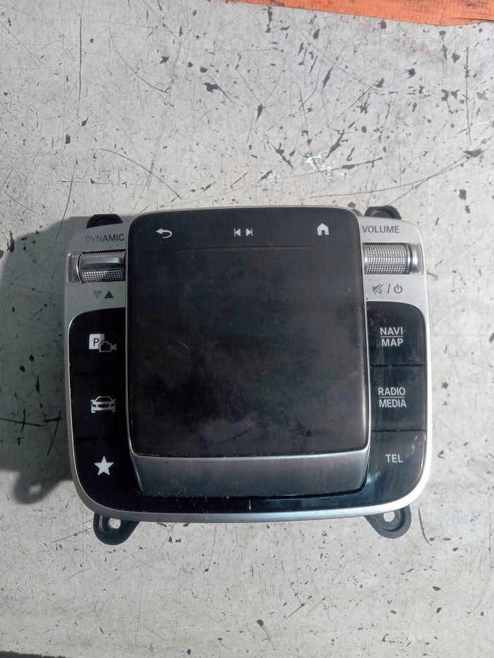 Mercedes A-Klasse W177 – touchpad med parkerings-/kameraknap, A2479004103